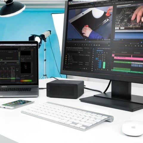 Obudowa na 4 dyski SSD Express 4M2 M.2 NVMe Thunderbolt 3 + kabel Obudowa na 4 dyski SSD Express 4M2 M.2 NVMe Thunderbolt 3 + kabel