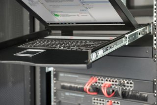 Konsola 17 cali LCD z touchpad KVM 16 portów 1U klawiatura US