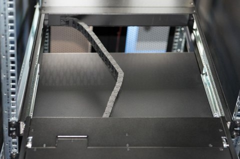 Konsola 17 cali LCD z touchpad KVM 16 portów 1U klawiatura US Konsola 17 cali LCD z touchpad KVM 16 portów 1U klawiatura US
