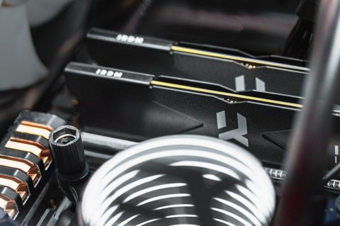Pamięć DDR5 IRDM 64GB(2*32GB)/5600 CL30 czarna Pamięć DDR5 IRDM 64GB(2*32GB)/5600 CL30 czarna