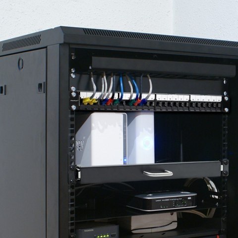 Patch panel do szaf RACK 19" | 24 porty | 1U | UTP | Czarny Patch panel do szaf RACK 19" | 24 porty | 1U | UTP | Czarny