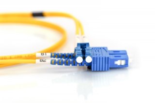 Patch cord światłowodowy FO LC-SC SM 9/125 OS2 duplex LSOH 10m Żółty