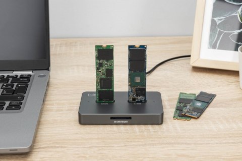 Stacja dokująca USB-C 3.2 Gen2 dla dysków SSD M.2 Duo NVMe oraz SATA (max. 2x 4 TB) z czytnikiem kart SD-Express 7.1 (max. 2 TB)